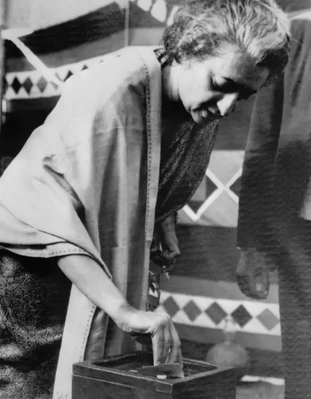 इंदिरा, आयरन लेडी, इंदिरा गांधी, इंदिरा गांधी का 100वां जन्मदिन, इंदिरा गांधी 1917-2017, फ़िरोज़ गांधी, जवाहर लाल नेहरू, पाकिस्तान, भारत की प्रथम महिला प्रधानमंत्री