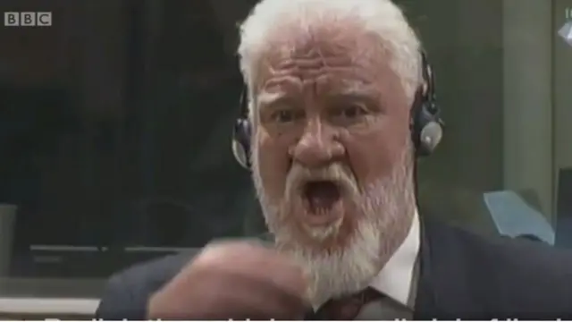 अदालत में प्रालियेक