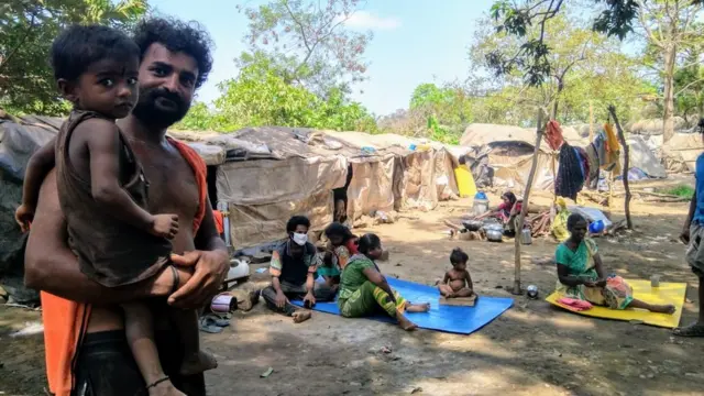 கொரோனா ஊரடங்கால் உணவில்லை: மும்பை காட்டுக்குள் தவிக்கும் தமிழர்கள்