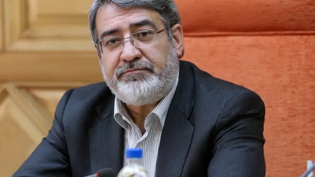 عبدالرضا رحمانی فضلی، وزیر کشور از مردم خواسته در "تجمعات غیر قانونی" شرکت نکنند و "برای خودشان و دیگران ایجاد زحمت نکنند"