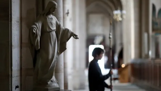 مراسم عید پاک در کلیسایی در فرانسه