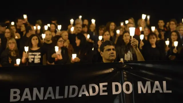 Manifestaçãoxbet99 cadastrarNiterói pede paz após morte do produtor cultural Rafael Lage