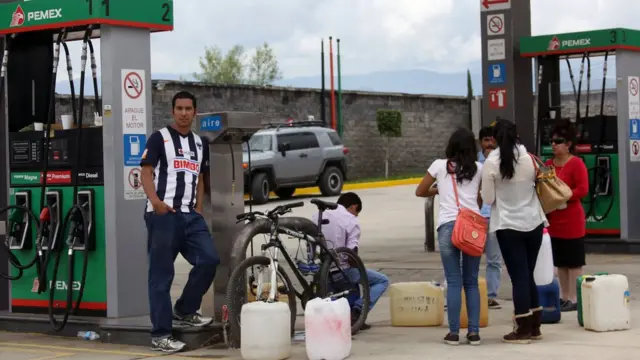 Estación de servicio en México (archivo)
