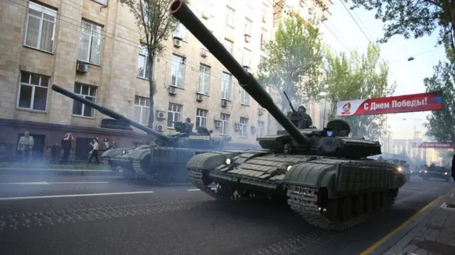 Танки на вулицях Донецька під час репетиції параду до 9 травня, 2017