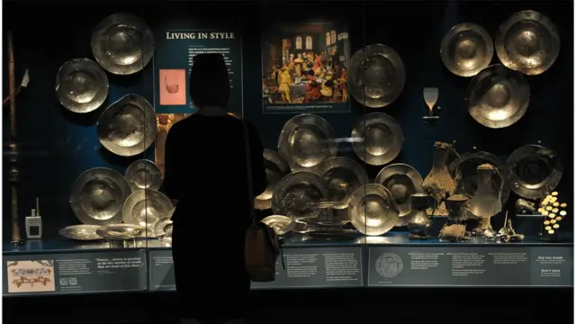 นักโบราณคดีได้ค้นพบซากเรือรบแมรีโรสในปี 1971 พร้อมกับโบราณวัตถุในรัชสมัยกษัตริย์เฮนรีที่ 8 มากกว่า 19,000 ชิ้น