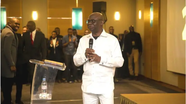 Pasitọ Tunde Bakare atawọn ọmọ ijọ