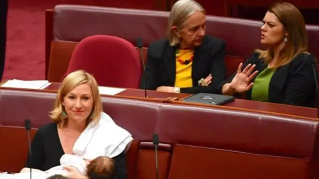 పార్లమెంటులో బిడ్డకు పాలిస్తున్న ఆస్ట్రేలియాకు చెందిన సెనెటర్ లారిసా వాటర్స్