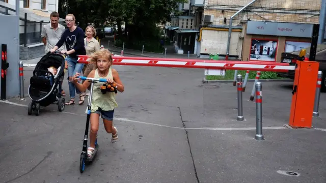 Шлагбаум во дворе