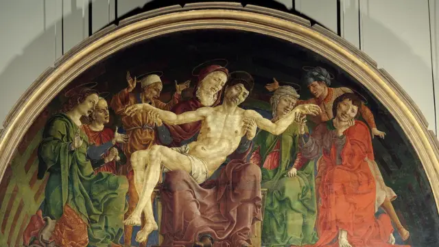 艺术史中，圣母玛利亚在耶稣受难后总是被描绘成身着象征圣爱的血红色衣衫。