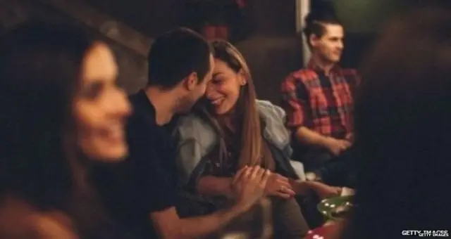 હસી રહેલા લોકો