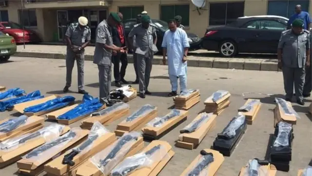 Hukumar kwastam ta sha kama bindigogi a tashar jiragen ruwa ta jihar Lagos