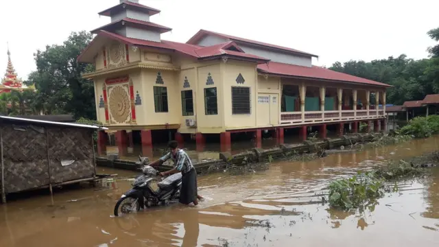 ရေဘေး