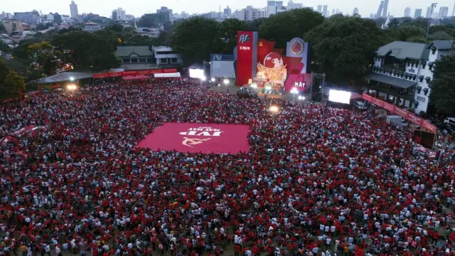 කොළඹ බී.ආර්.සී. පිටියේ පැවති ජනතා විමුක්ති පෙරමුණේ මැයි රැලිය