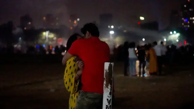 ਕਿਸ ਕਰਦੇ ਔਰਤ ਅਤੇ ਮਰਦ