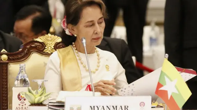 အရင်မတ်လက အာဆီယံ အတွင်းရေးမှူးချုပ်ရုံးက ထုတ်ပြန်ထားတဲ့ အစီရင်ခံစာမှာ မြန်မာအစိုးရရဲ့ လုပ်ရပ်တွေကို ချီးကျူးထားတဲ့ အချက်တွေ ပါနေပါတယ်။