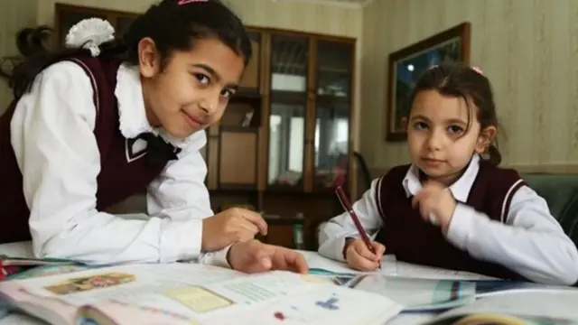 Nada və Qəzəl Abazid