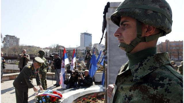 Ceremonia de aniversario del bombardeo de Serbia
