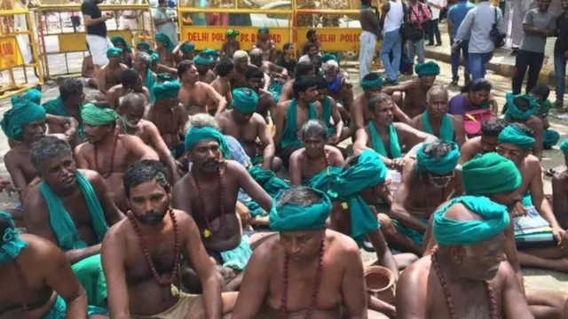 அரை நிர்வாண போராட்டம்