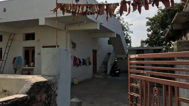 பாதிக்க