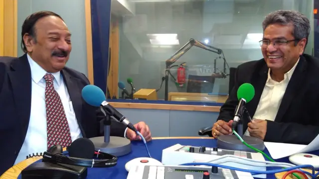 किंगशुक नाग बीबीसी दफ़्तर में रेहान फ़ज़ल के साथ