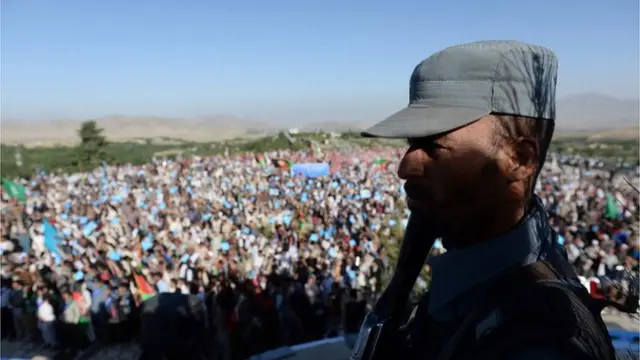 د کاندیدانو او د دوی مرستیالانو د امنیت ساتلو لپاره یې ۹۰۰ امنیتي سرتېري ګمارلي