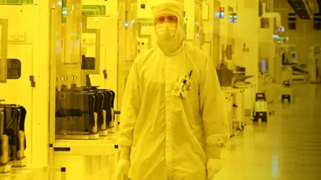 مصنع للشرائح الإلكترونية