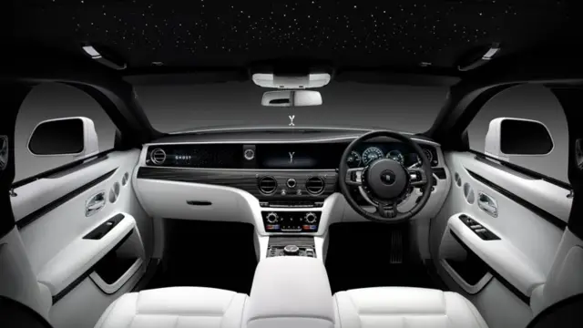 اتاق رولزرویس گوست ساده‌تر طراحی شده و به فن‌آوری روز مجهز شده است