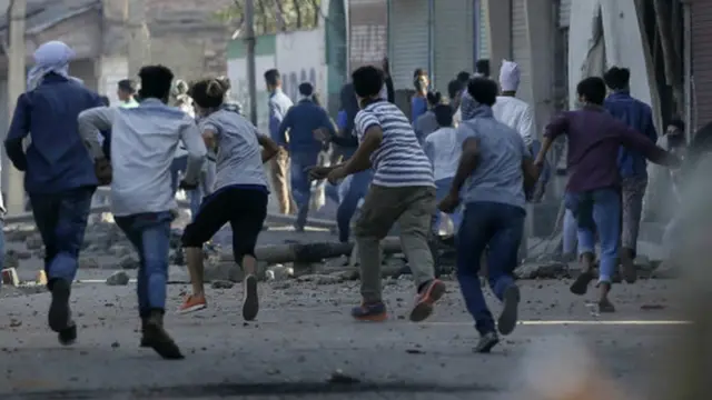 ඉන්දීය කාශ්මීරයේ විරෝධතාවදීන් විසුරුවා හැරීම සඳහා ආරක්ෂක අංශ විසින් යොදා ගනු ලබන 'පෙලට්' තුවක්කු ප්‍රහාර වලින් ලබන තුවාල මාරාන්තික විය හැකි බවයි වෛද්‍යවරු පෙන්වා දෙන්නේ.