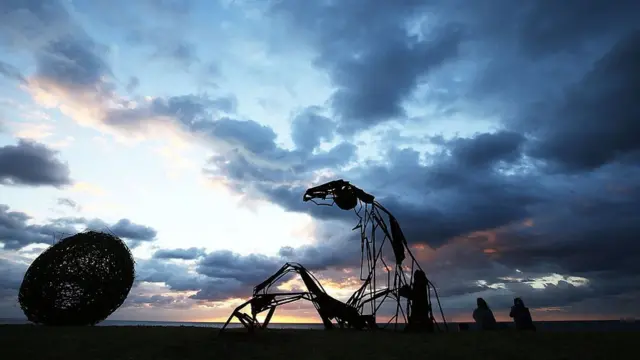 1997 کی اس نمائش میں شامل 20 فنکاروں کو اس برس دوبارہ مدعو کیا گیا ہے۔