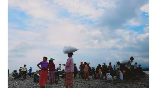 ပြီးခဲ့တဲ့ နိုဝင်ဘာလ ၃ ရက်က ရွာကထွက်ပြေးခဲ့၇တဲ့ နတ်ချောင်းရွာသားများ