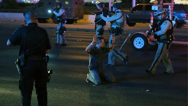 US Police officers stop one man wey drive near Las Vegas after dem close di area October 1 because of di mass shooting