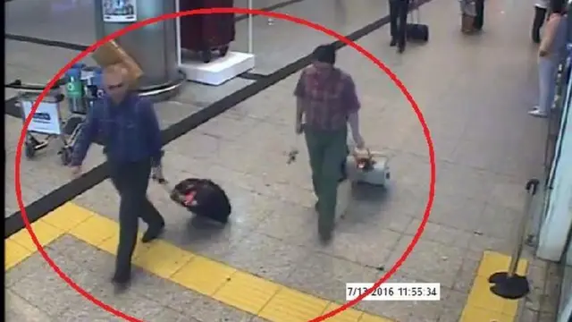 Kemal Batmaz ve Adil Öksüz'ün 13 Temmuz'daki Atatük Havalimanı'ndaki görüntüleri.