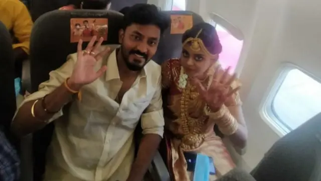 கொரோனா காட்டுபட்டில் இருந்து தப்ப நடுவானில் திருமணம் செய்த மதுரை தம்பதி