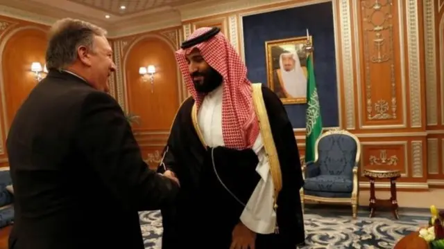 Mike Pompeo (ibumoso), umunyamabanga wa leta y'Amerika, ku wa kabiri yagiranye ibiganiro n'igikomangoma Mohammed Bin Salman cya Arabie Saoudite mu murwa mukuru Riyadh