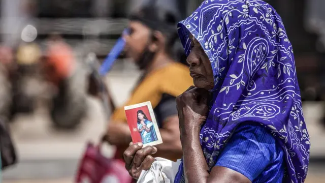 උතුරු නැගෙනහිර අතුරුදහන්වූවන්ගේ ඥාතීන් ආරම්භ කළ විරෝධතාවයට හා උපවාසයට දින 2000 ක් ගතවීම නිමිත්තෙන් අද( අගෝස්තු 12) කිලිනොච්චියේදී පැවැත්විණි.