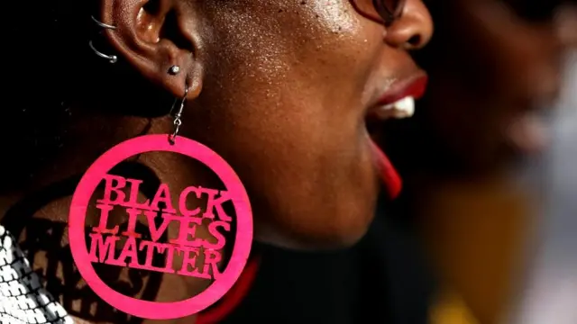 Хотя вооружены и американские, и канадские, и австралийские полицейские, только в США граждане ежегодно гибнут от рук полиции