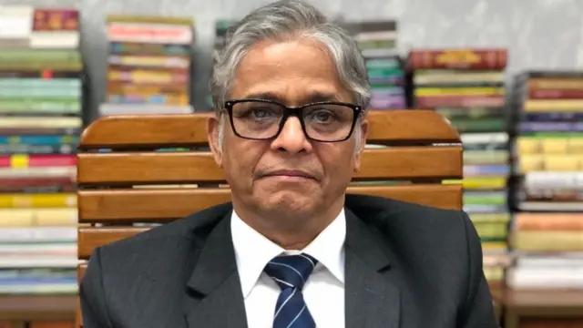 ঢাকা বিশ্ববিদ্যালয়ের উপাচার্য মোহাম্মদ আখতারুজ্জামান