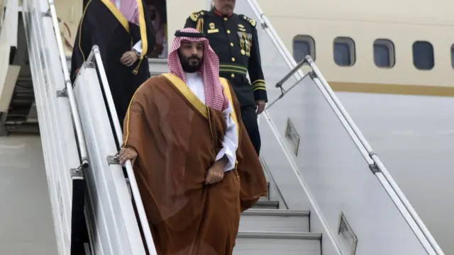 كتاب يرون أن الزيارة محفوفة بالمخاطر