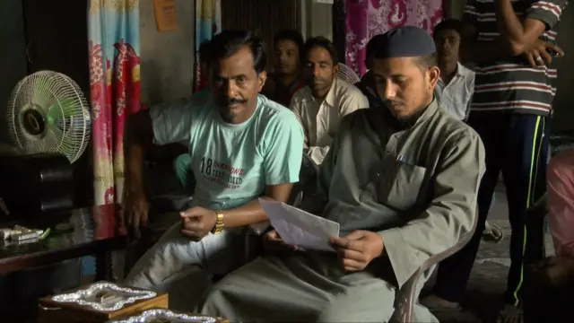 Asmanın əmisi məsələni müzakirə etmək üçün din xadimi ilə danışır