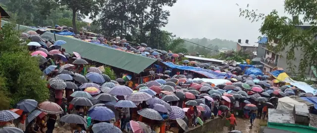 वर्षामा छाता