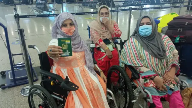 Instagram: @itanzilakhan