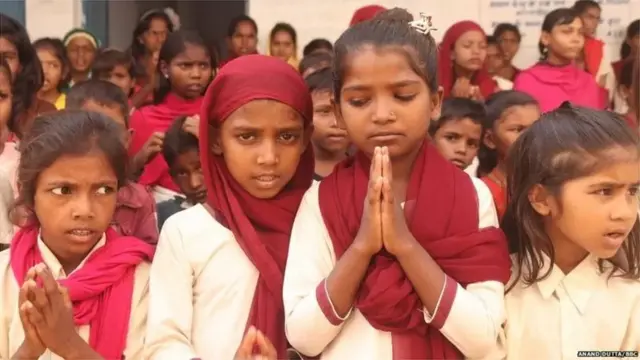 જો ઝારખંડની વસ્તીની વાત કરીએ તો 2011ની વસ્તી-ગણતરી અનુસાર, રાજ્યમાં મુસલમાનોની વસ્તી લગભગ 48 લાખ છે