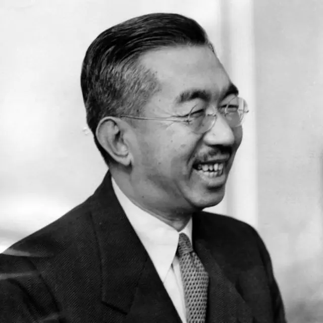 สมเด็จพระจักรพรรดิฮิโรฮิโตะ ทรงครองราชย์ต่อหลังจากสงครามโลกครั้งที่สอง