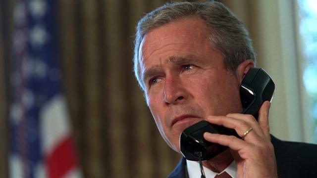 美国前总统布什在911袭击后发动"反恐战争"，下令入侵阿富汗。