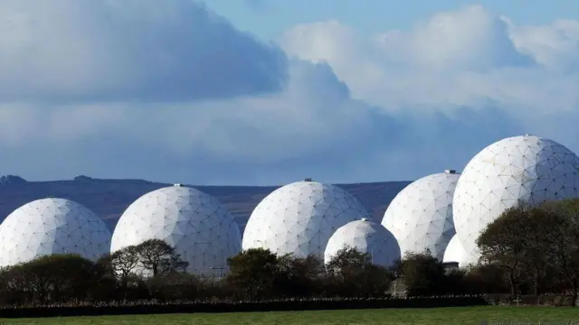 Радари на базі королівських ВПС Великої Британії у Менвіт-Гілл