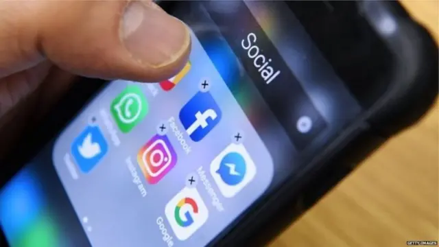 सोशल मीडिया