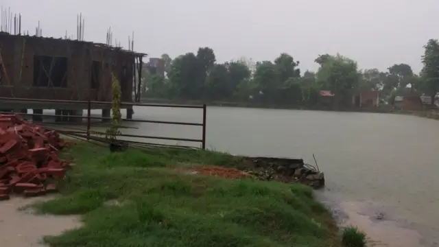 सम्पदास्थलमा भवन बनाउनुको कारणबारे स्थानीय तहका प्रमुखले चित्तबुझ्दो जवाफ नदिइरहेको बताइन्छ