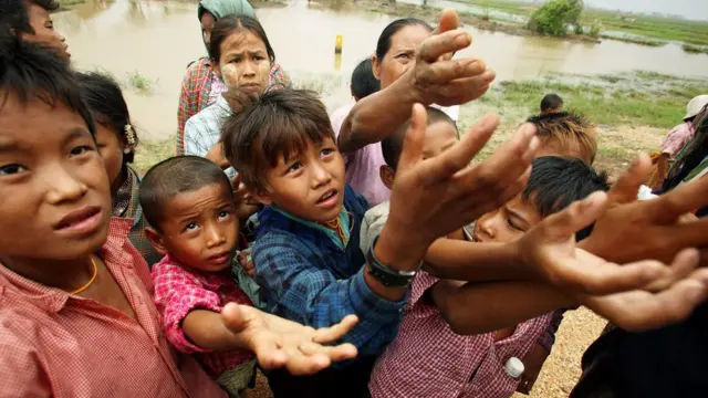 Голодающие дети в Бирме