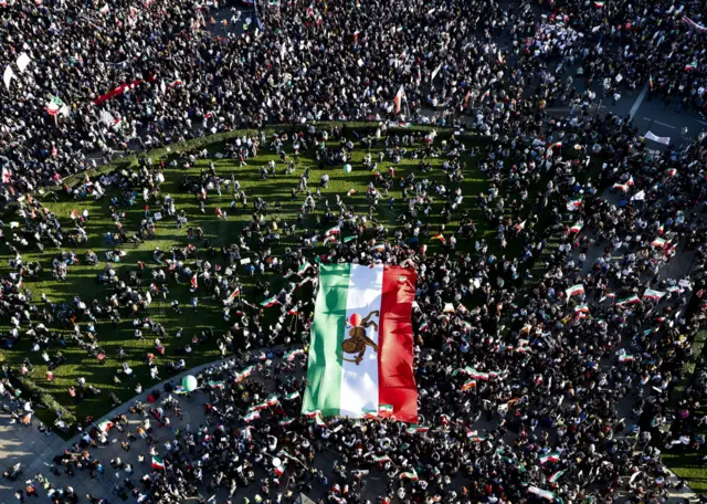 حاضران در این گردهمایی از سوی پلیس برلین حدود ۸۰ هزار نفر تخمین زده شده است