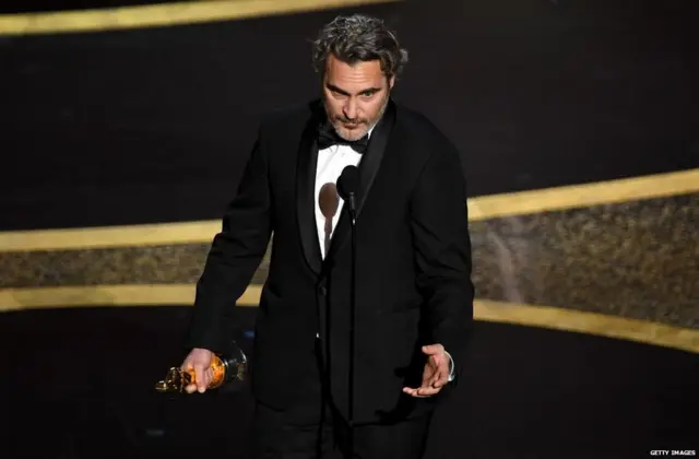 बेस्ट एक्टर का पुरस्कार लेने के बाद वाकिन फ़िनिक्स